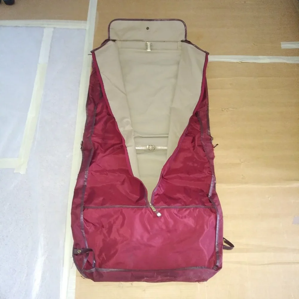 SAMSONITE BURGUNDY GARMENT BAG